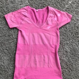 Size 4 lululemon pink swiftly tech top